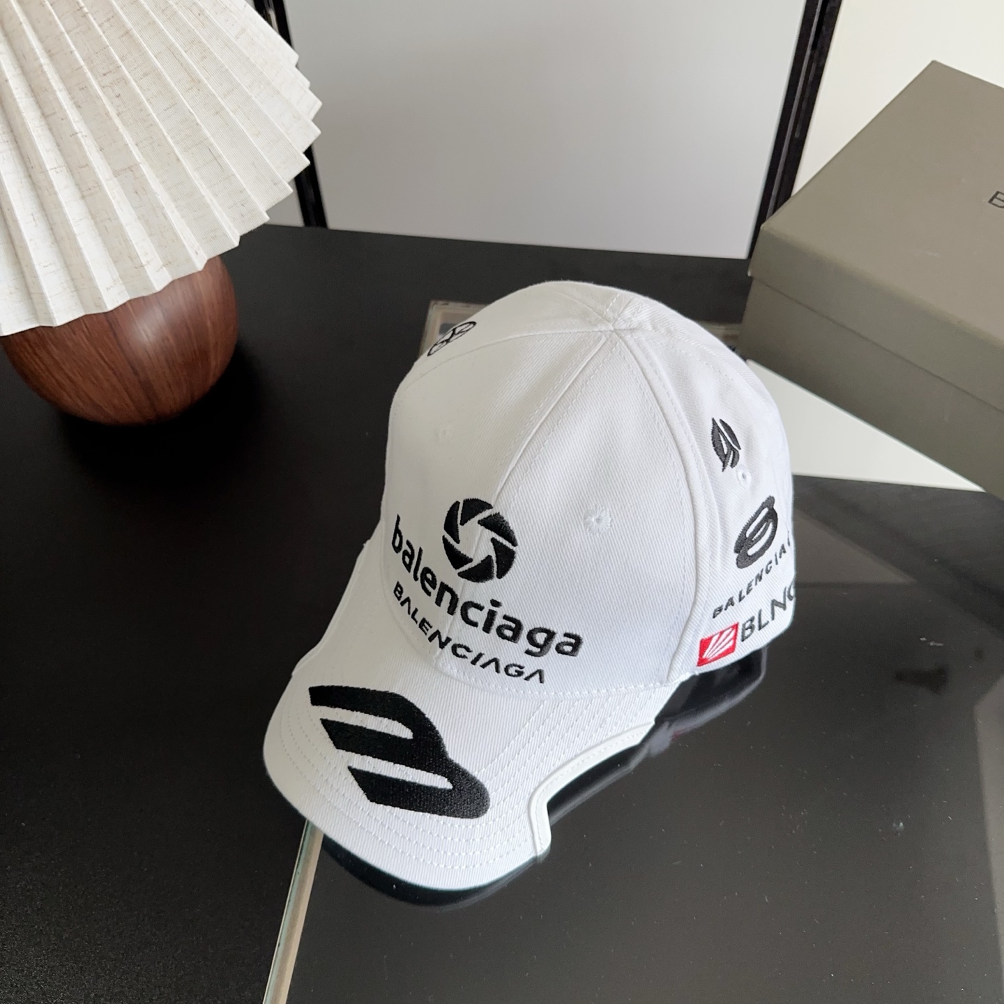 Balencia*a 巴黎世家刺绣字母新款棒球帽 现货秒发🧢简约时尚超级无敌好看的帽子！情侣款！