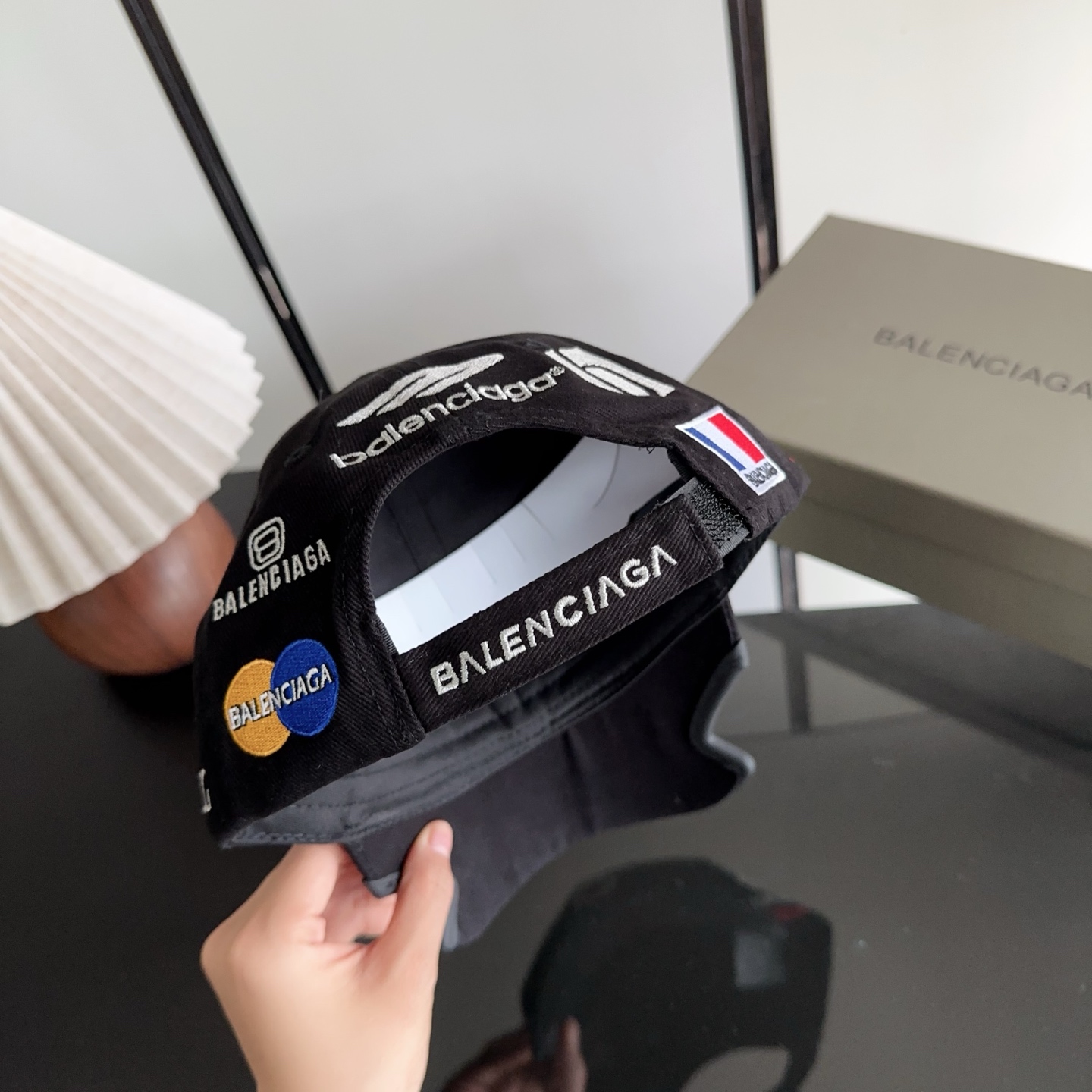 Balencia*a 巴黎世家刺绣字母新款棒球帽 现货秒发🧢简约时尚超级无敌好看的帽子！情侣款！