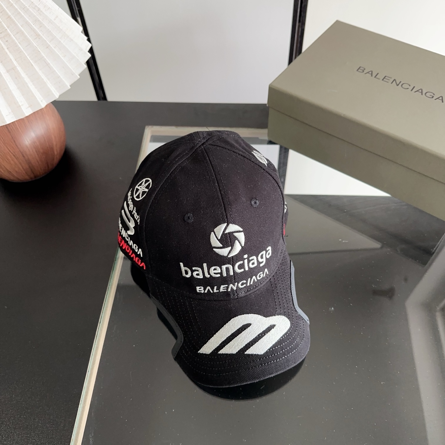Balencia*a 巴黎世家刺绣字母新款棒球帽 现货秒发🧢简约时尚超级无敌好看的帽子！情侣款！