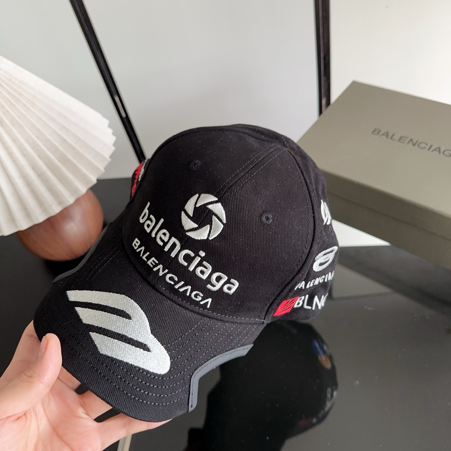 Balencia*a 巴黎世家刺绣字母新款棒球帽 现货秒发🧢简约时尚超级无敌好看的帽子！情侣款！