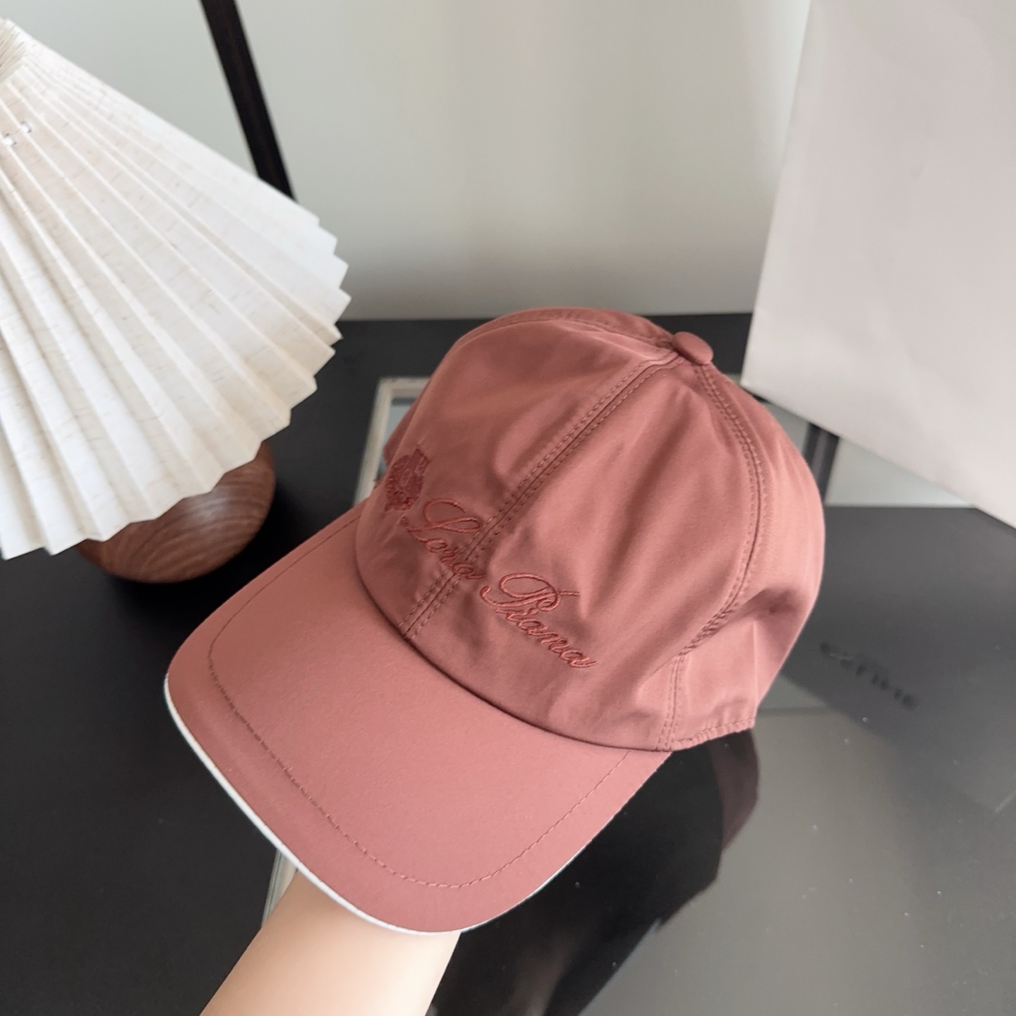 Loro Piana(诺悠翩雅) 新款高版本棒球帽，大牌同步，超好搭配，出货！