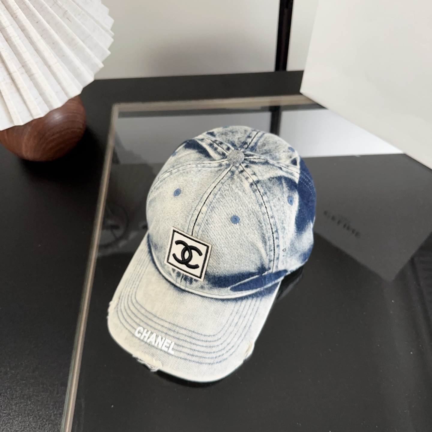 NO:949502,Chanel's new classic casual and trendy style is now available in simple Japanese and Korean style baseball caps, which look great with any combination!  When traveling, you must buy a hat: straw hat, fisherman hat, baseball cap, hat, chanel, espadrilles, hats19860909香奈儿新款经典休闲潮流款 上架简约棒球帽日韩风格,随便搭配都超好看！出门旅游,绝对要入手的一款帽子草帽渔夫帽棒球帽,帽子,chanel,espadrilles,hats,hat