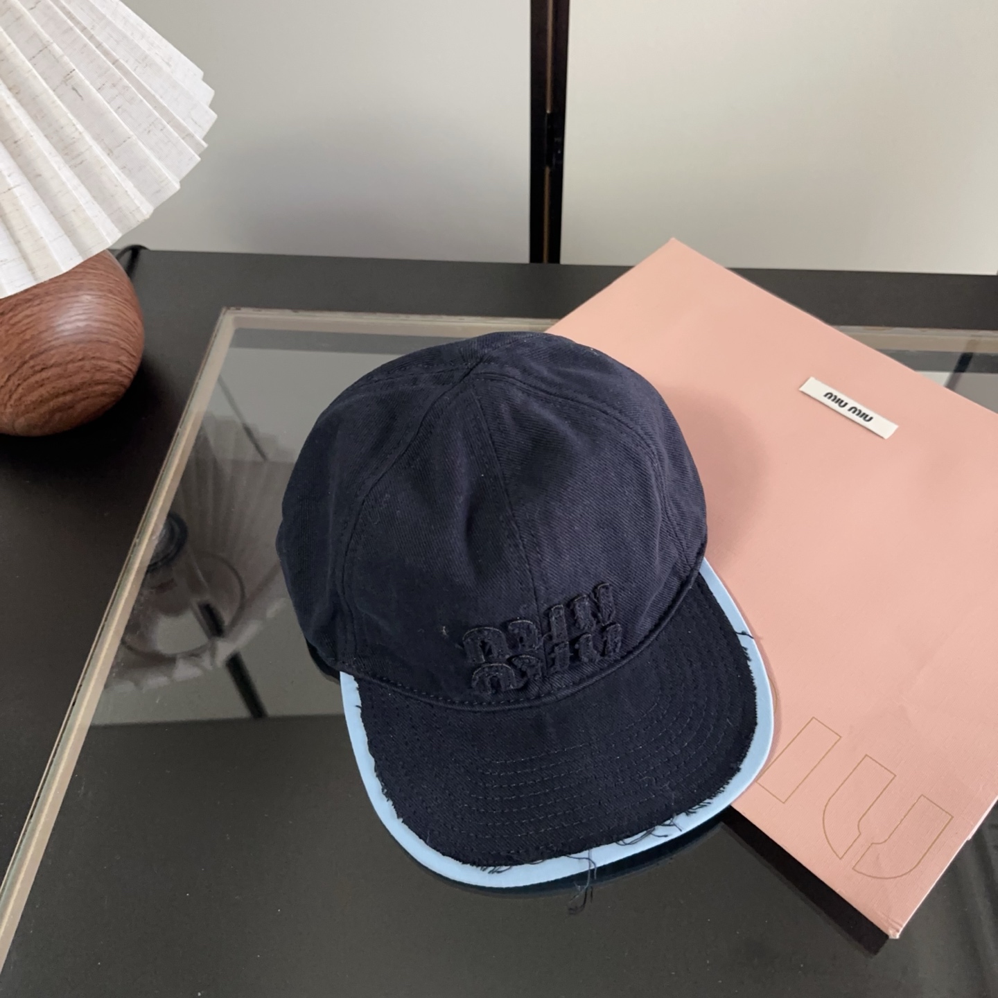 NO:950431,miumiu Miu Miu's new baseball cap. The original order is authentic and made to order. The original workmanship is meticulous and the quality is superb!  hat straw hat bucket hat baseball cap, hat, miumiu, espadrilles, hats19860909miumiu 缪缪新品棒球帽 原单正品开模订制,原版做工细致质量超赞！帽子草帽渔夫帽棒球帽,帽子,miumiu,espadrilles,hats,hat