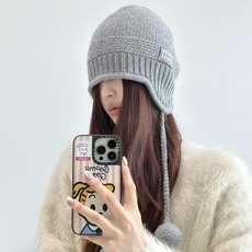 miumiu缪缪秋冬毛线帽 这种高级灰色染色非常难染!更何况是兔毛的材质 简直质感从头开始了!巨推荐大家 这顶不管什么类 miumiu缪缪秋冬毛线帽 这种高级灰色染色非常难染!更何况是兔毛的材质 简直质感从头开始了!巨推荐大家 这顶不管什么类