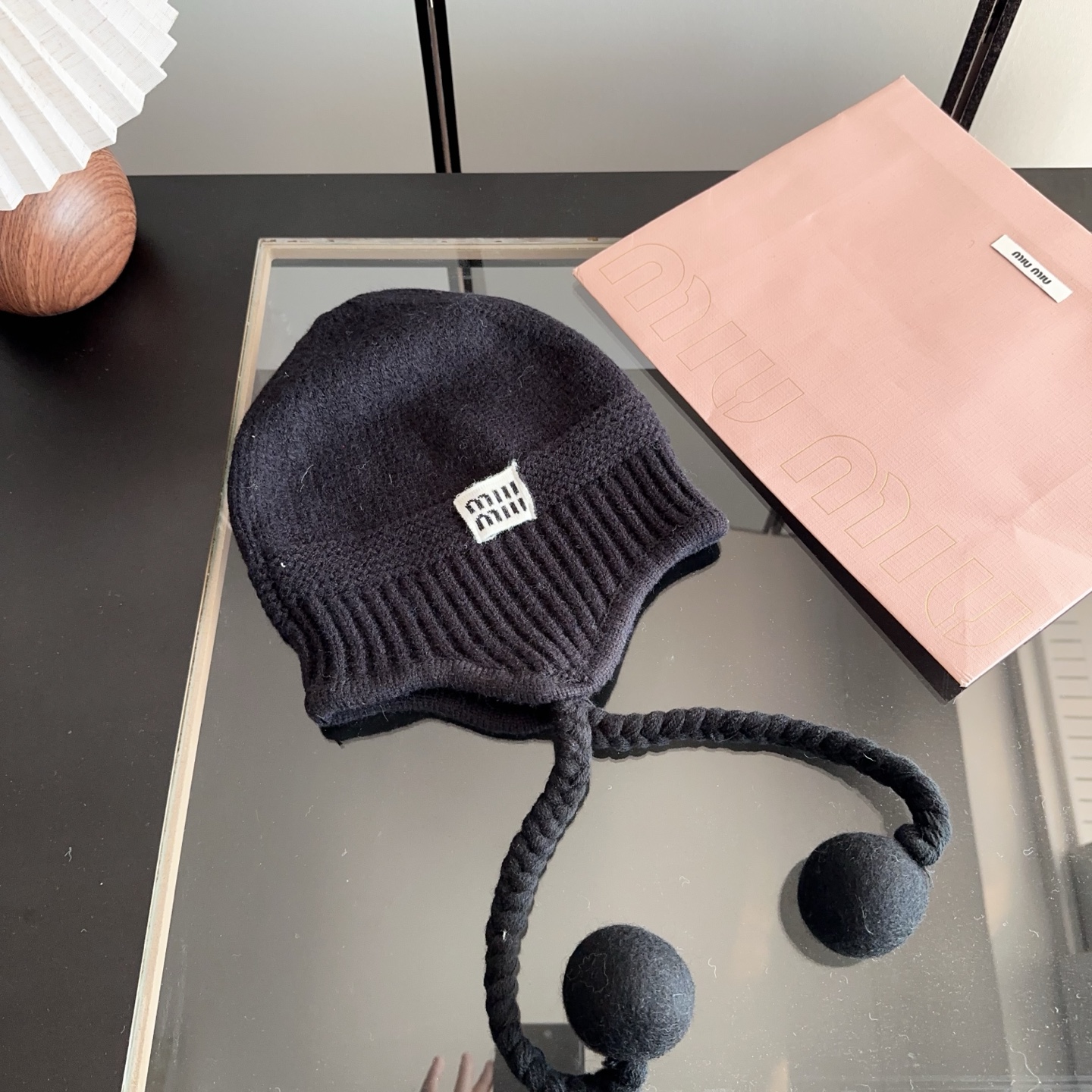 NO:950373,miumiu autumn and winter woolen hat This high-grade gray dyeing is very difficult to dye!  What's more, the material of rabbit fur is like starting from scratch!  Highly recommend to everyone. This hat goes well with any type of clothing. It can be both casual and sweet!  hat straw hat bucket hat baseball cap, hat, miumiu, espadrilles, hats19860909miumiu缪缪秋冬毛线帽 这种高级灰色染色非常难染！更何况是兔毛的材质 简直质感从头开始了！巨推荐大家 这顶不管什么类型的衣服都好配 休闲和甜美都能牢牢拿捏！帽子草帽渔夫帽棒球帽,帽子,miumiu,espadrilles,hats,hat