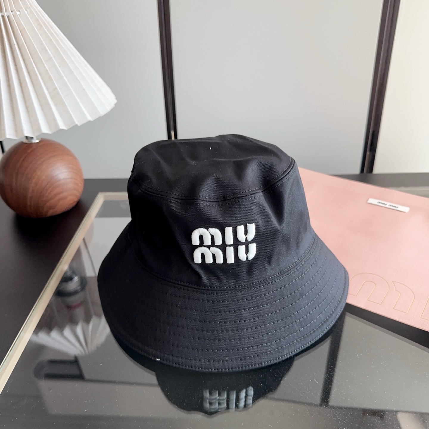 NO:950385,Miumiu Miumiu's new order style embroidered graffiti fisherman hat is a great match for big-name brands, so hurry up and get it!  hat straw hat bucket hat baseball cap, hat, miumiu, espadrilles, hats19860909Miumiu缪缪 新款订单款刺绣涂鸦渔夫帽大牌款超好搭配,赶紧入手！帽子草帽渔夫帽棒球帽,帽子,miumiu,espadrilles,hats,hat