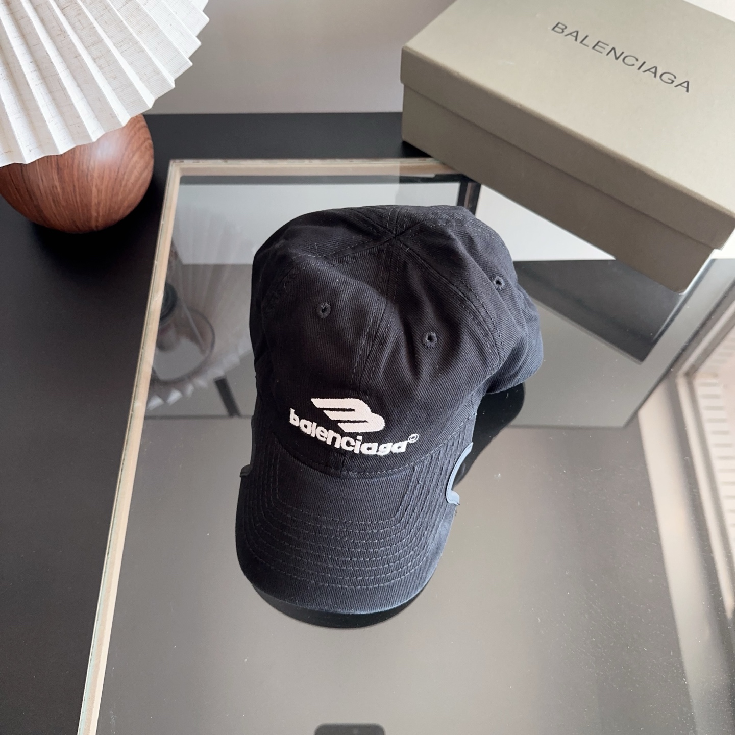 NO:950361,Balencia*a Balenciaga's new baseball cap with embroidered letters is ready for delivery in seconds. Simple, fashionable and super invincible and beautiful hat!  Couple style!  hat straw hat bucket hat baseball cap, hat, balenciaga, balenciaga, espadrilles, hats19860909Balencia*a 巴黎世家刺绣字母新款棒球帽 现货秒发简约时尚超级无敌好看的帽子！情侣款！帽子草帽渔夫帽棒球帽,帽子,balenciaga,balenciaga,espadrilles,hats,hat