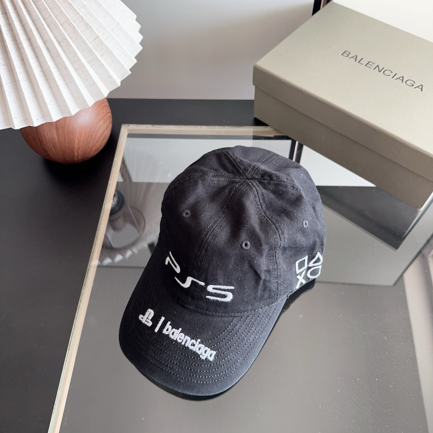 NO:950325,Balencia*a Balenciaga's new baseball cap with embroidered letters is ready for delivery in seconds. Simple, fashionable and super invincible and beautiful hat!  Couple style!  hat straw hat bucket hat baseball cap, hat, balenciaga, balenciaga, espadrilles, hats19860909Balencia*a 巴黎世家刺绣字母新款棒球帽 现货秒发简约时尚超级无敌好看的帽子！情侣款！帽子草帽渔夫帽棒球帽,帽子,balenciaga,balenciaga,espadrilles,hats,hat