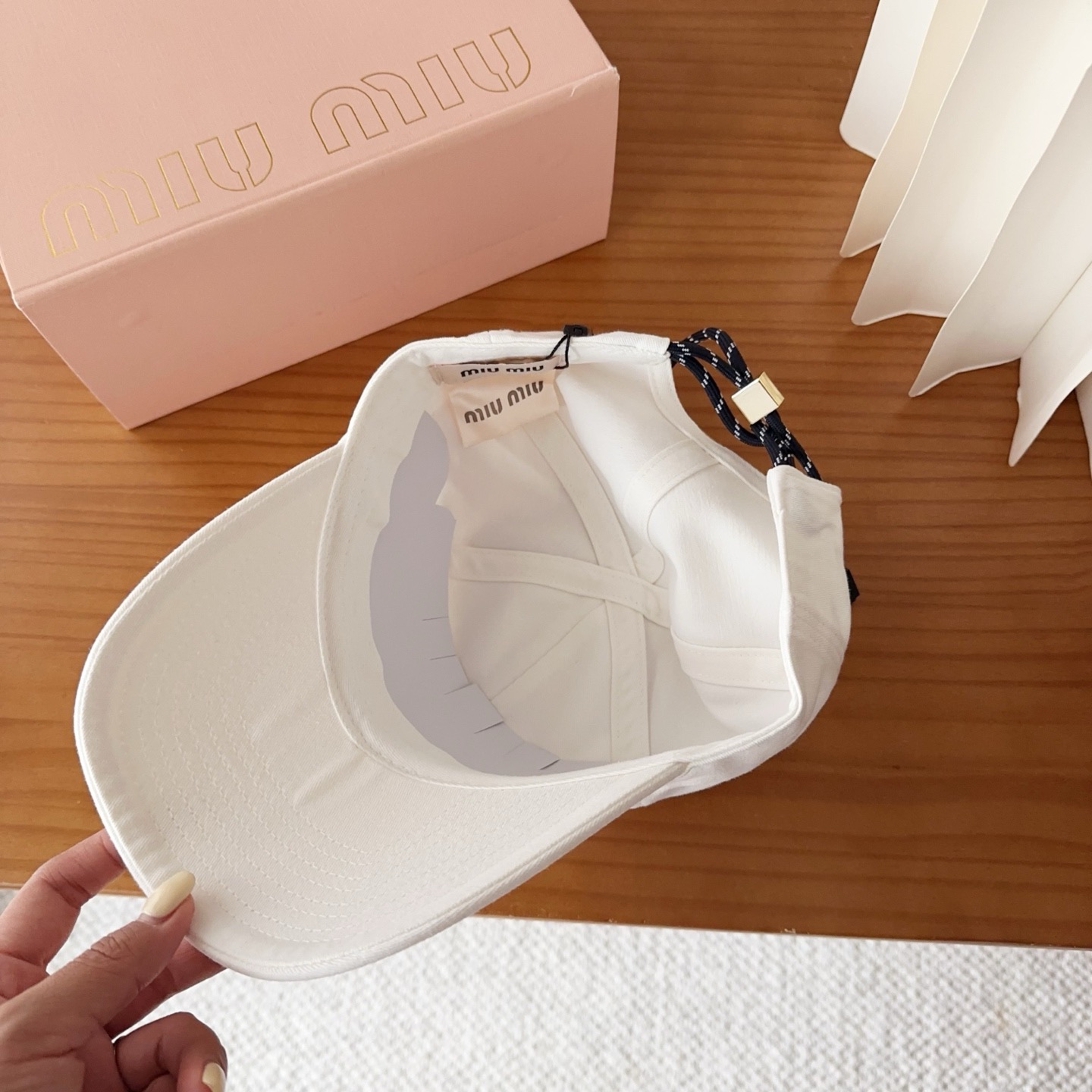 miumiu 缪缪秋冬新品棒球帽 原单正品开模订制，原版做工细致质量超赞！