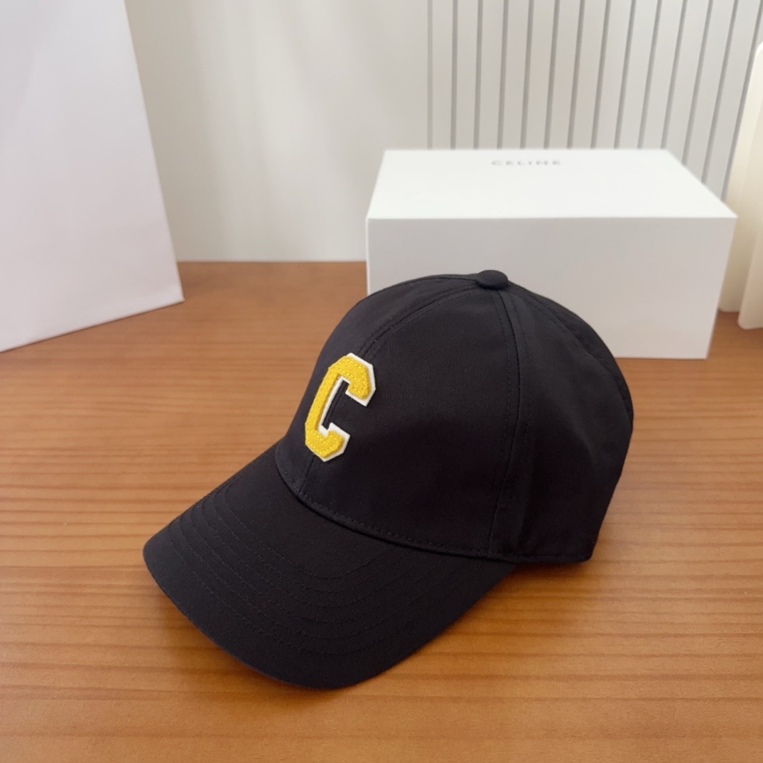CELIN*·赛琳ss新款凯旋门绣花棒球帽🧢帽型完全按照定做。凯旋门图案章仔区别市面版本，大小及圈圈毛质感全部还原。五金