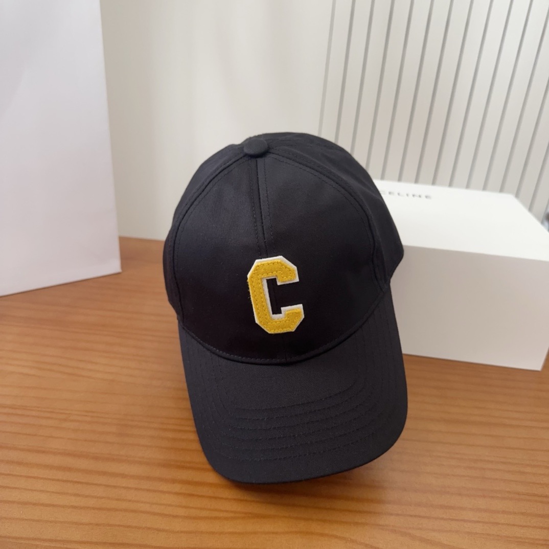 CELIN*·赛琳ss新款凯旋门绣花棒球帽🧢帽型完全按照定做。凯旋门图案章仔区别市面版本，大小及圈圈毛质感全部还原。五金