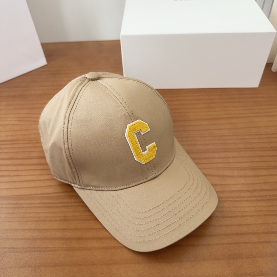 CELIN*·赛琳ss新款凯旋门绣花棒球帽🧢帽型完全按照定做。凯旋门图案章仔区别市面版本，大小及圈圈毛质感全部还原。五金