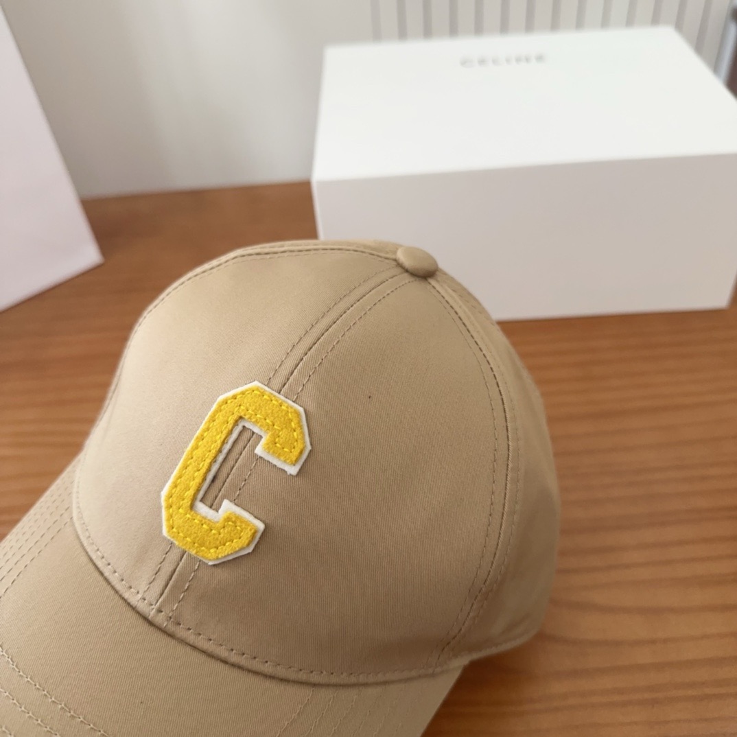CELIN*·赛琳ss新款凯旋门绣花棒球帽🧢帽型完全按照定做。凯旋门图案章仔区别市面版本，大小及圈圈毛质感全部还原。五金