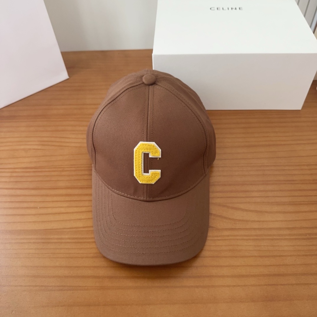 CELIN*·赛琳ss新款凯旋门绣花棒球帽🧢帽型完全按照定做。凯旋门图案章仔区别市面版本，大小及圈圈毛质感全部还原。五金