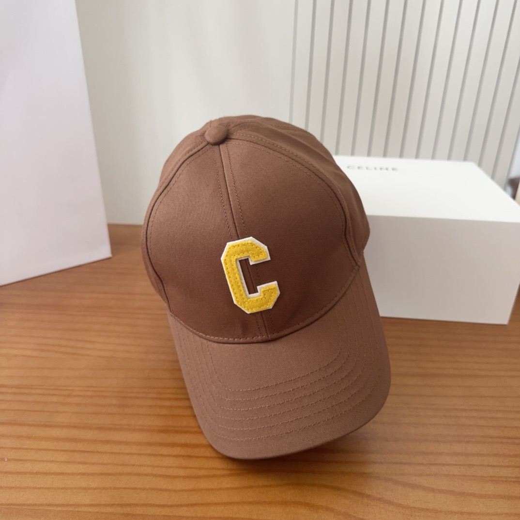 CELIN*·赛琳ss新款凯旋门绣花棒球帽🧢帽型完全按照定做。凯旋门图案章仔区别市面版本，大小及圈圈毛质感全部还原。五金