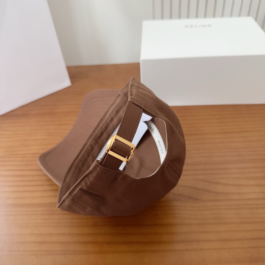 CELIN*·赛琳ss新款凯旋门绣花棒球帽🧢帽型完全按照定做。凯旋门图案章仔区别市面版本，大小及圈圈毛质感全部还原。五金