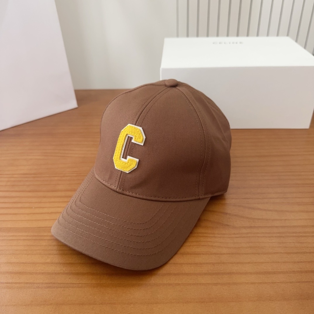 CELIN*·赛琳ss新款凯旋门绣花棒球帽🧢帽型完全按照定做。凯旋门图案章仔区别市面版本，大小及圈圈毛质感全部还原。五金
