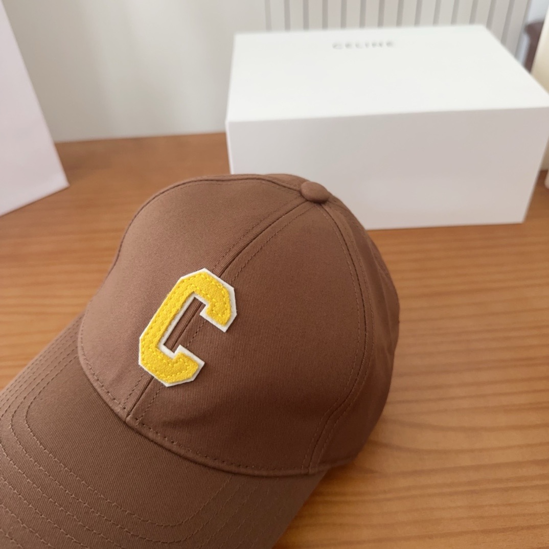 CELIN*·赛琳ss新款凯旋门绣花棒球帽🧢帽型完全按照定做。凯旋门图案章仔区别市面版本，大小及圈圈毛质感全部还原。五金