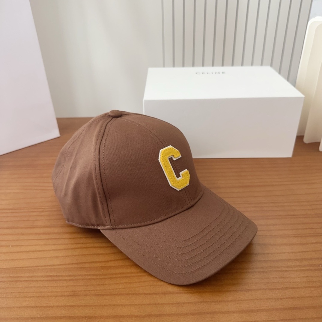 CELIN*·赛琳ss新款凯旋门绣花棒球帽🧢帽型完全按照定做。凯旋门图案章仔区别市面版本，大小及圈圈毛质感全部还原。五金