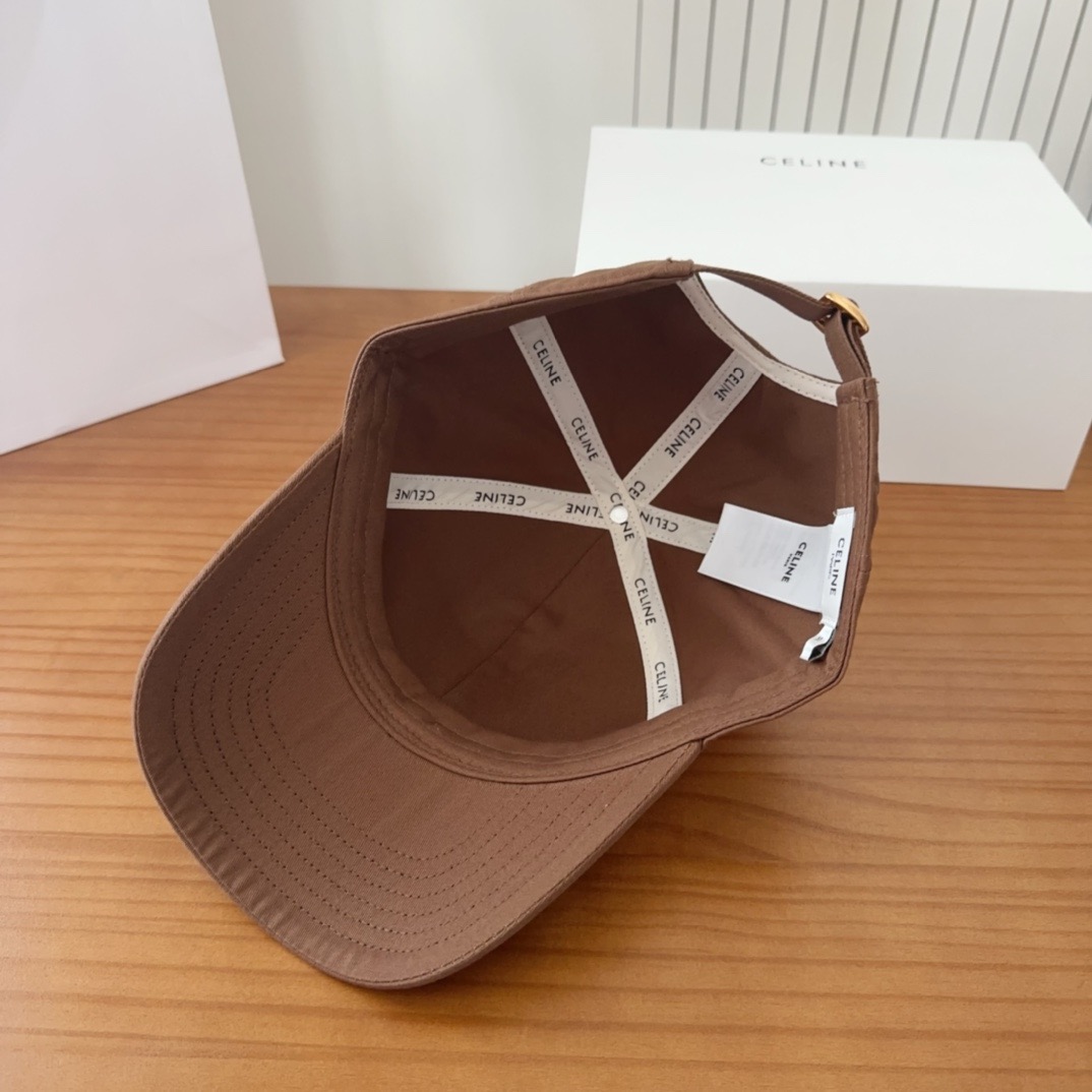 CELIN*·赛琳ss新款凯旋门绣花棒球帽🧢帽型完全按照定做。凯旋门图案章仔区别市面版本，大小及圈圈毛质感全部还原。五金