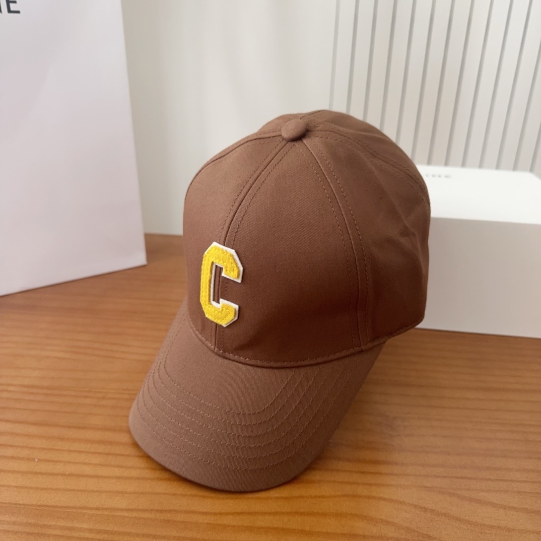 CELIN*·赛琳ss新款凯旋门绣花棒球帽🧢帽型完全按照定做。凯旋门图案章仔区别市面版本，大小及圈圈毛质感全部还原。五金