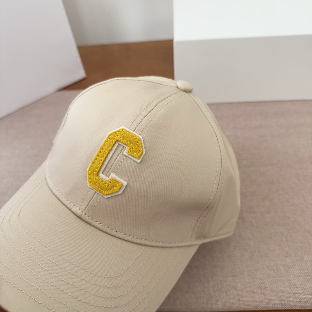 CELIN*·赛琳ss新款凯旋门绣花棒球帽🧢帽型完全按照定做。凯旋门图案章仔区别市面版本，大小及圈圈毛质感全部还原。五金