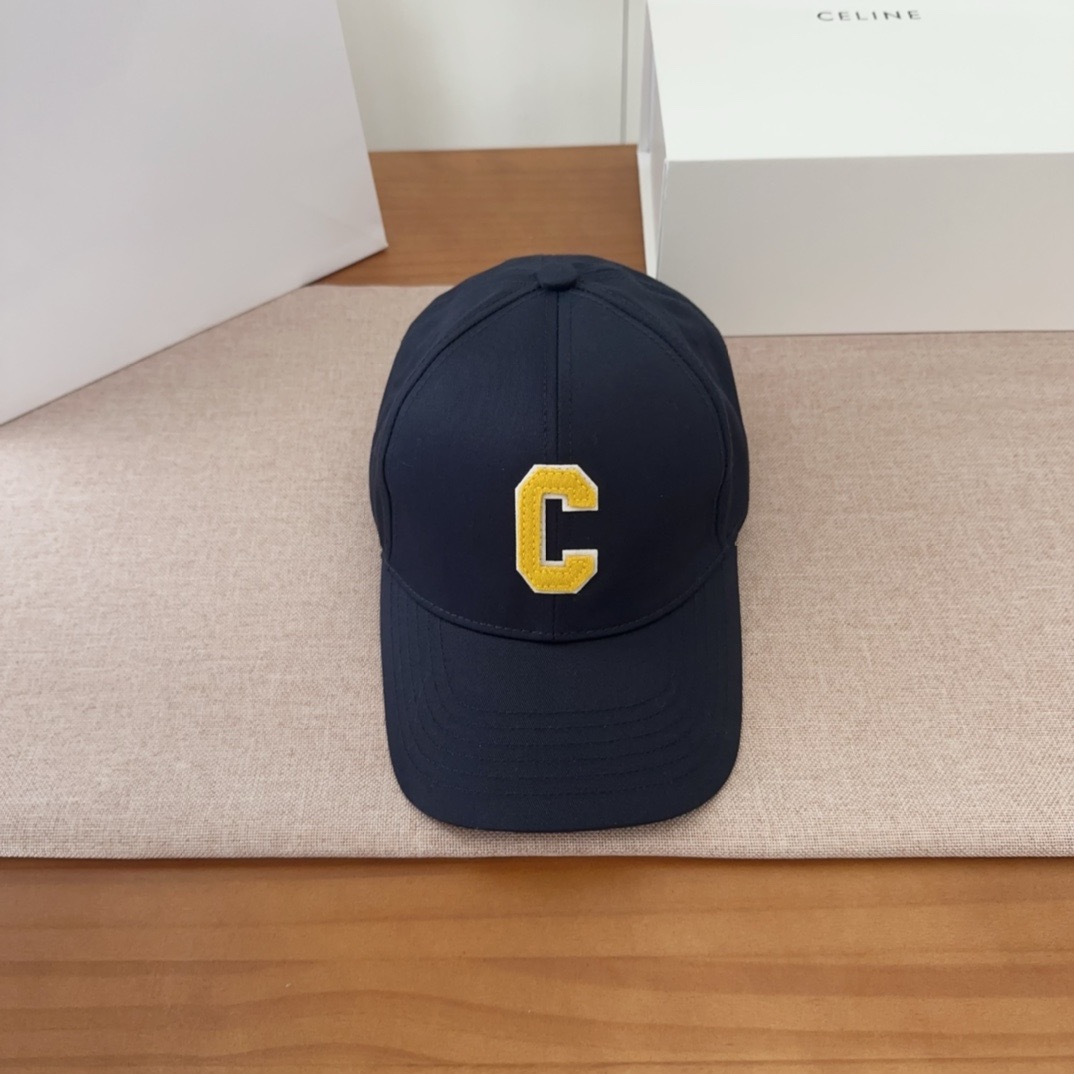 CELIN*·赛琳ss新款凯旋门绣花棒球帽🧢帽型完全按照定做。凯旋门图案章仔区别市面版本，大小及圈圈毛质感全部还原。五金