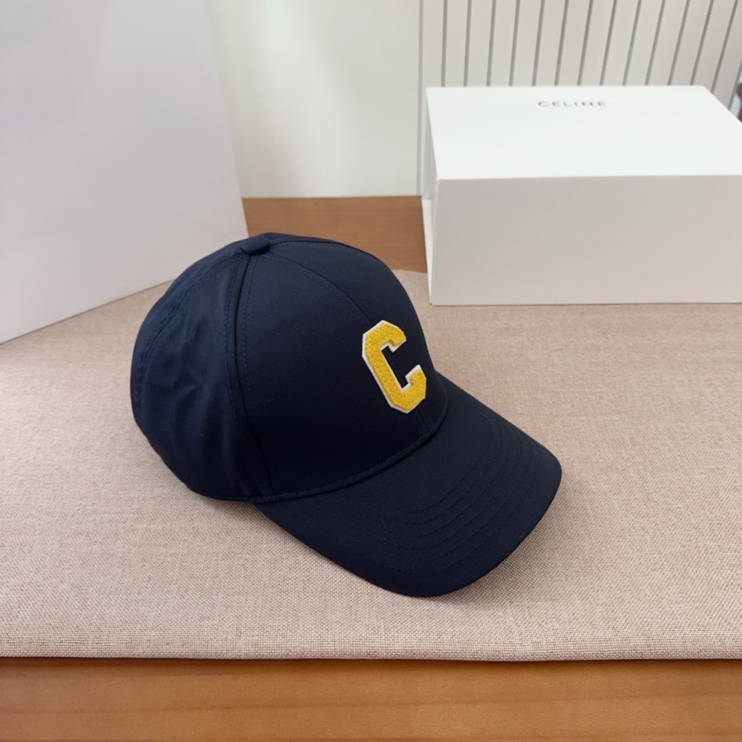 CELIN*·赛琳ss新款凯旋门绣花棒球帽🧢帽型完全按照定做。凯旋门图案章仔区别市面版本，大小及圈圈毛质感全部还原。五金