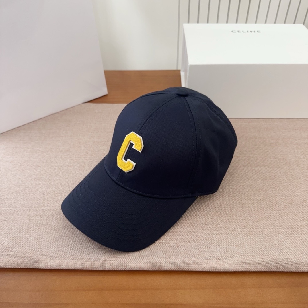 CELIN*·赛琳ss新款凯旋门绣花棒球帽🧢帽型完全按照定做。凯旋门图案章仔区别市面版本，大小及圈圈毛质感全部还原。五金
