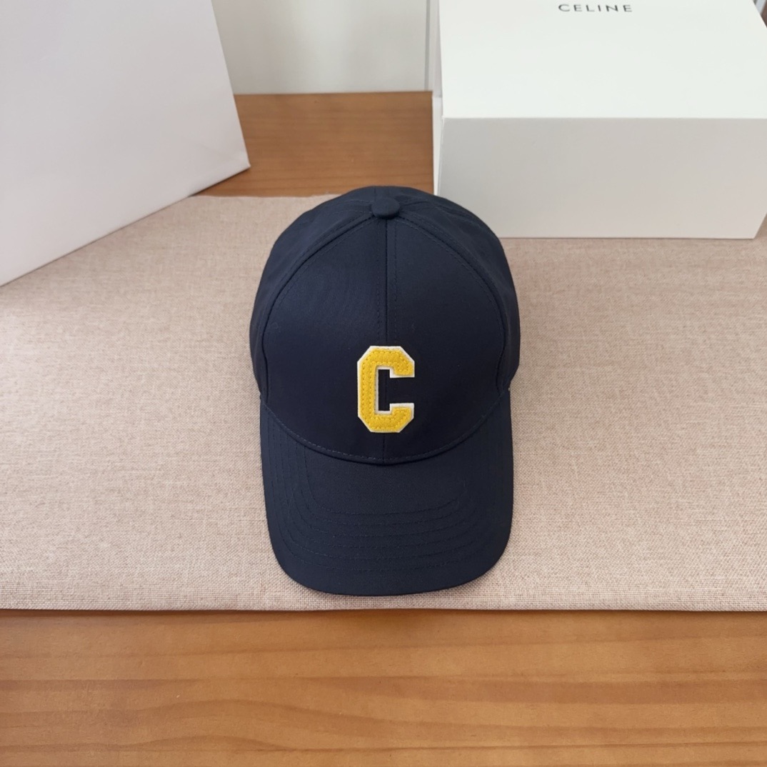 CELIN*·赛琳ss新款凯旋门绣花棒球帽🧢帽型完全按照定做。凯旋门图案章仔区别市面版本，大小及圈圈毛质感全部还原。五金