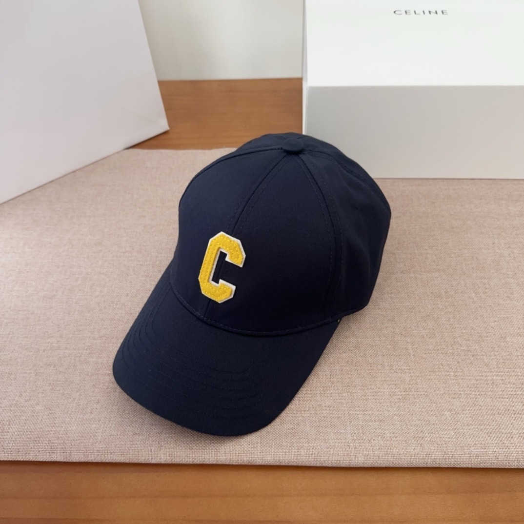 CELIN*·赛琳ss新款凯旋门绣花棒球帽🧢帽型完全按照定做。凯旋门图案章仔区别市面版本，大小及圈圈毛质感全部还原。五金