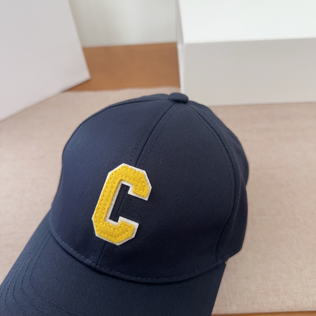 CELIN*·赛琳ss新款凯旋门绣花棒球帽🧢帽型完全按照定做。凯旋门图案章仔区别市面版本，大小及圈圈毛质感全部还原。五金