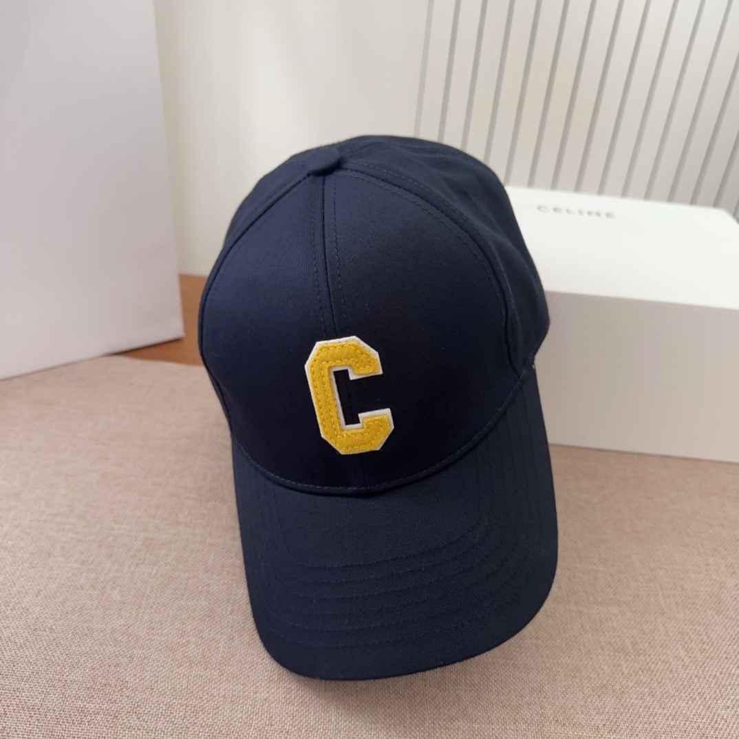CELIN*·赛琳ss新款凯旋门绣花棒球帽🧢帽型完全按照定做。凯旋门图案章仔区别市面版本，大小及圈圈毛质感全部还原。五金