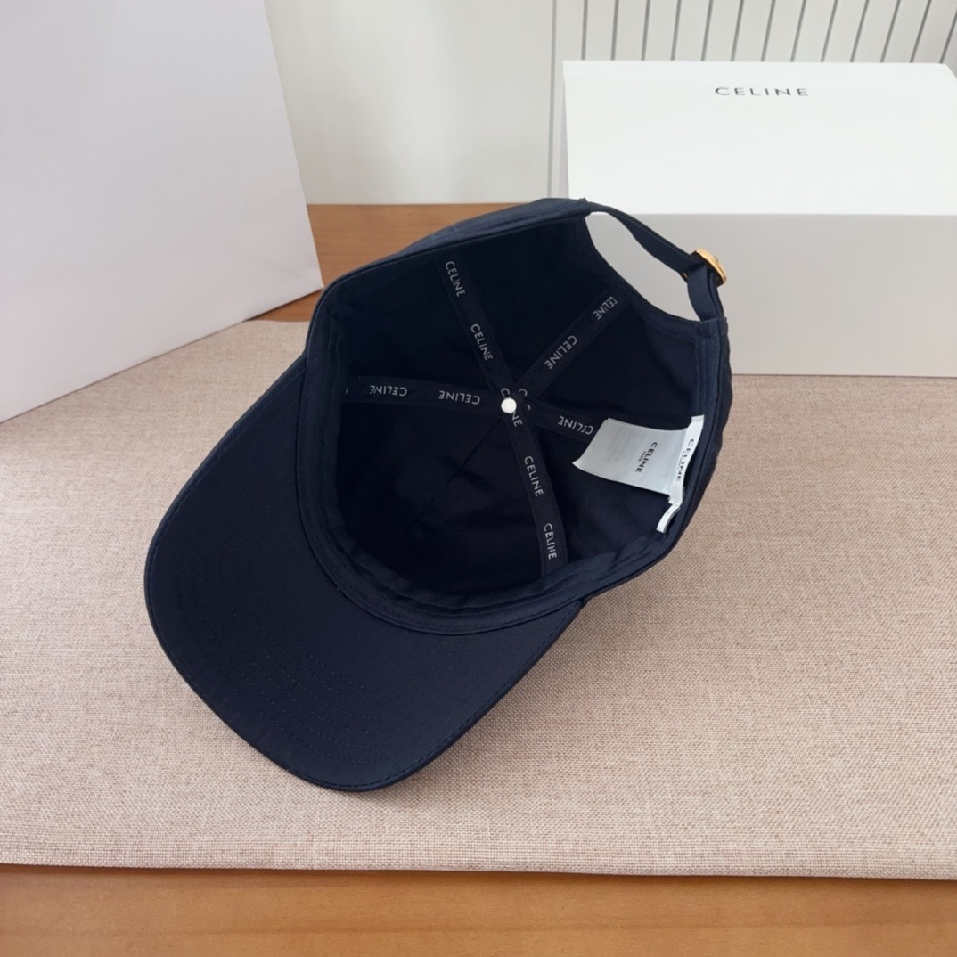 CELIN*·赛琳ss新款凯旋门绣花棒球帽🧢帽型完全按照定做。凯旋门图案章仔区别市面版本，大小及圈圈毛质感全部还原。五金