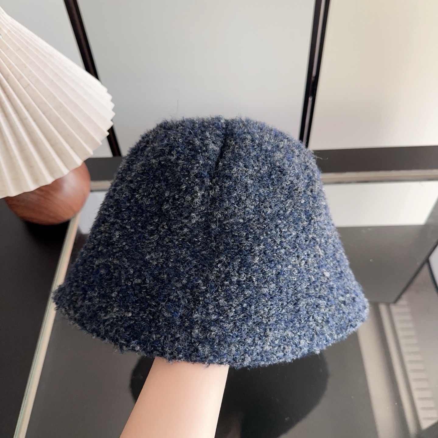 香奈儿 新款水桶帽～简约太好看啦！ 秋冬新款氛围感满满！上身是美式甜酷风和帅气工装风碰到！简直高级到心坎上了💕也是潮人最