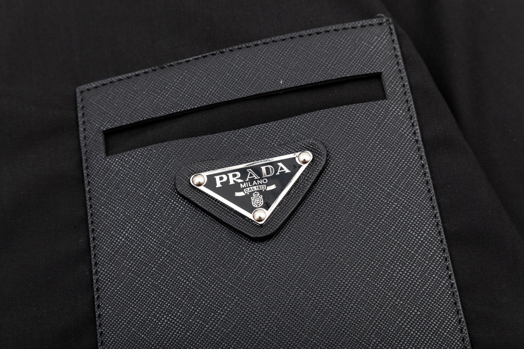 New Prad* Leather Pocket Triangle Logo Long-Sleeve Shirt 2024 Collection in Black & White - 图片 5