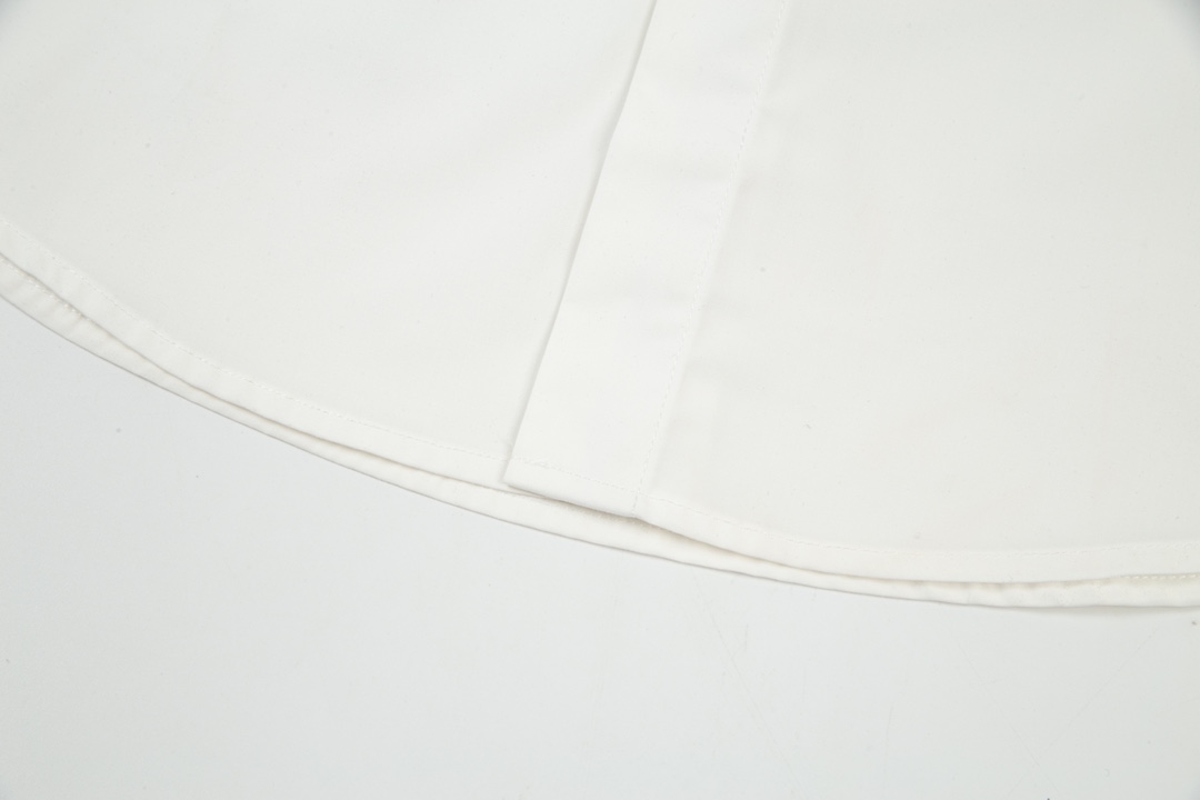 Dugarban Spring/Summer 2024 Extinction Collection: Edible DG Logo Leisure Shirt in Black/White - 图片 6