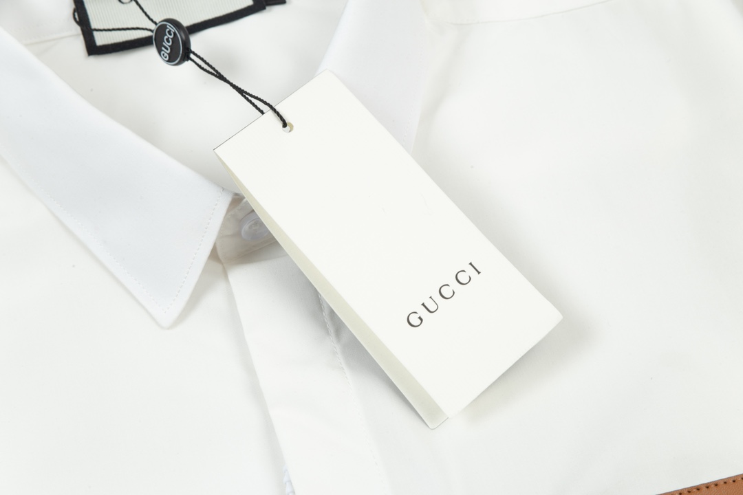 New 2024 Gucci Double G Metal Logo Leisure Shirts in Black and White - 图片 8
