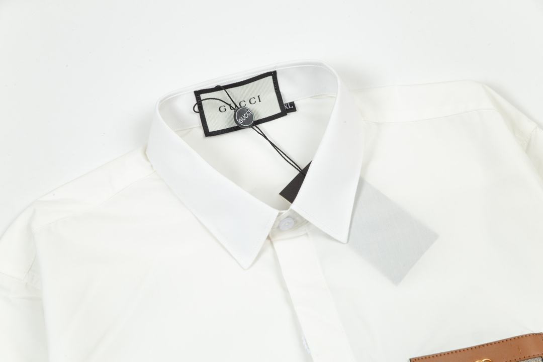 New 2024 Gucci Double G Metal Logo Leisure Shirts in Black and White - 图片 3