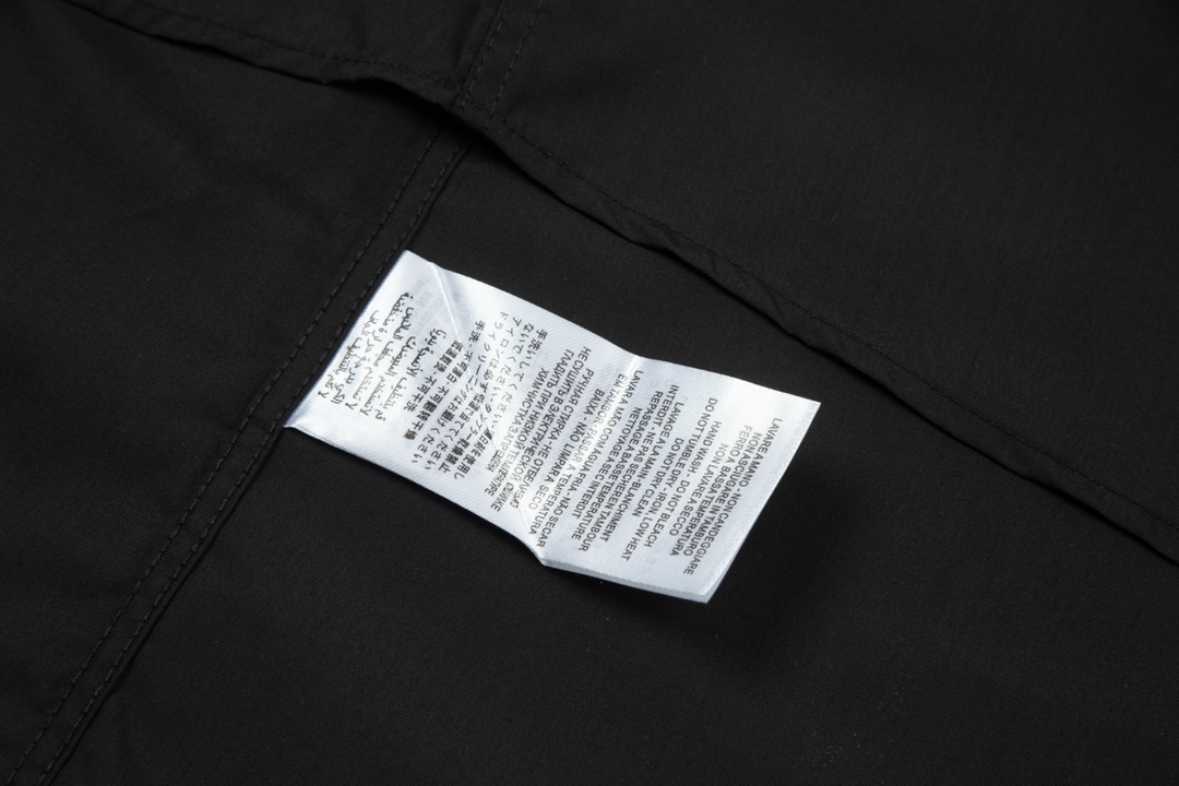 2024 New Gucci Double G Metal Logo Leisure Shirts in Black and White - 图片 9