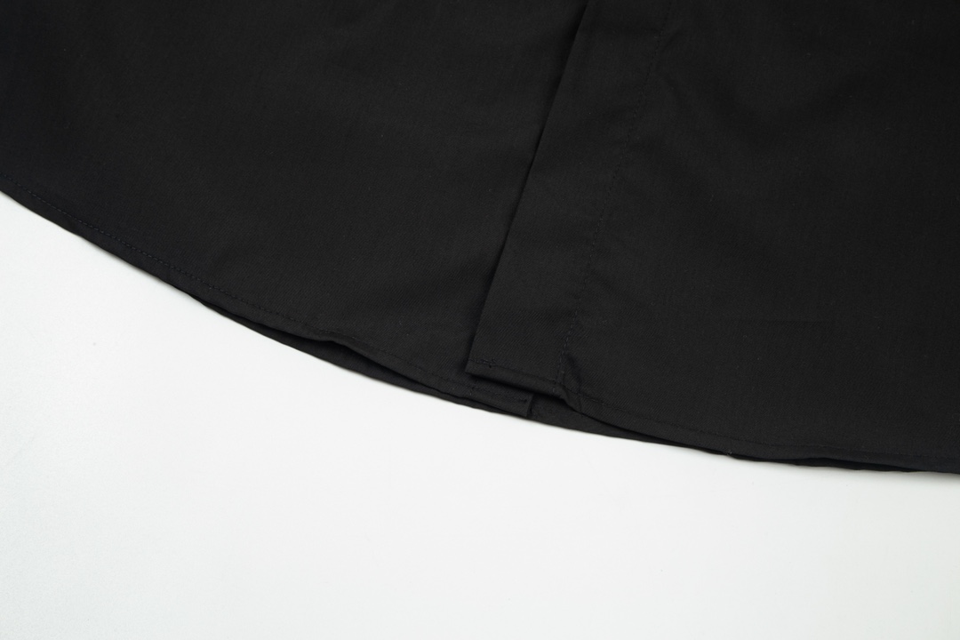 2024 New Gucci Double G Metal Logo Leisure Shirts in Black and White - 图片 6