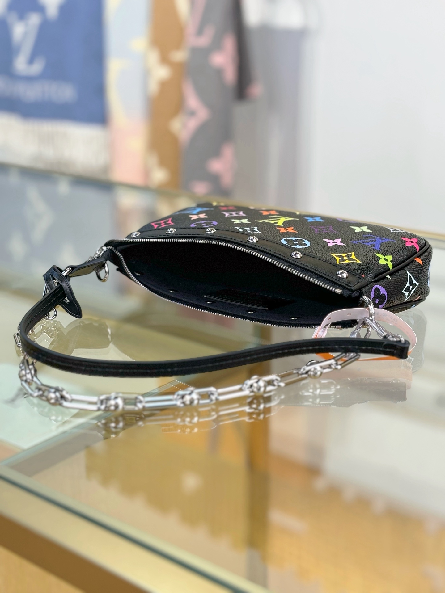 【特级MB芯片版原厂皮】
x TM POCHETTE ACCESSOIRES 手袋
型号：M13663黑