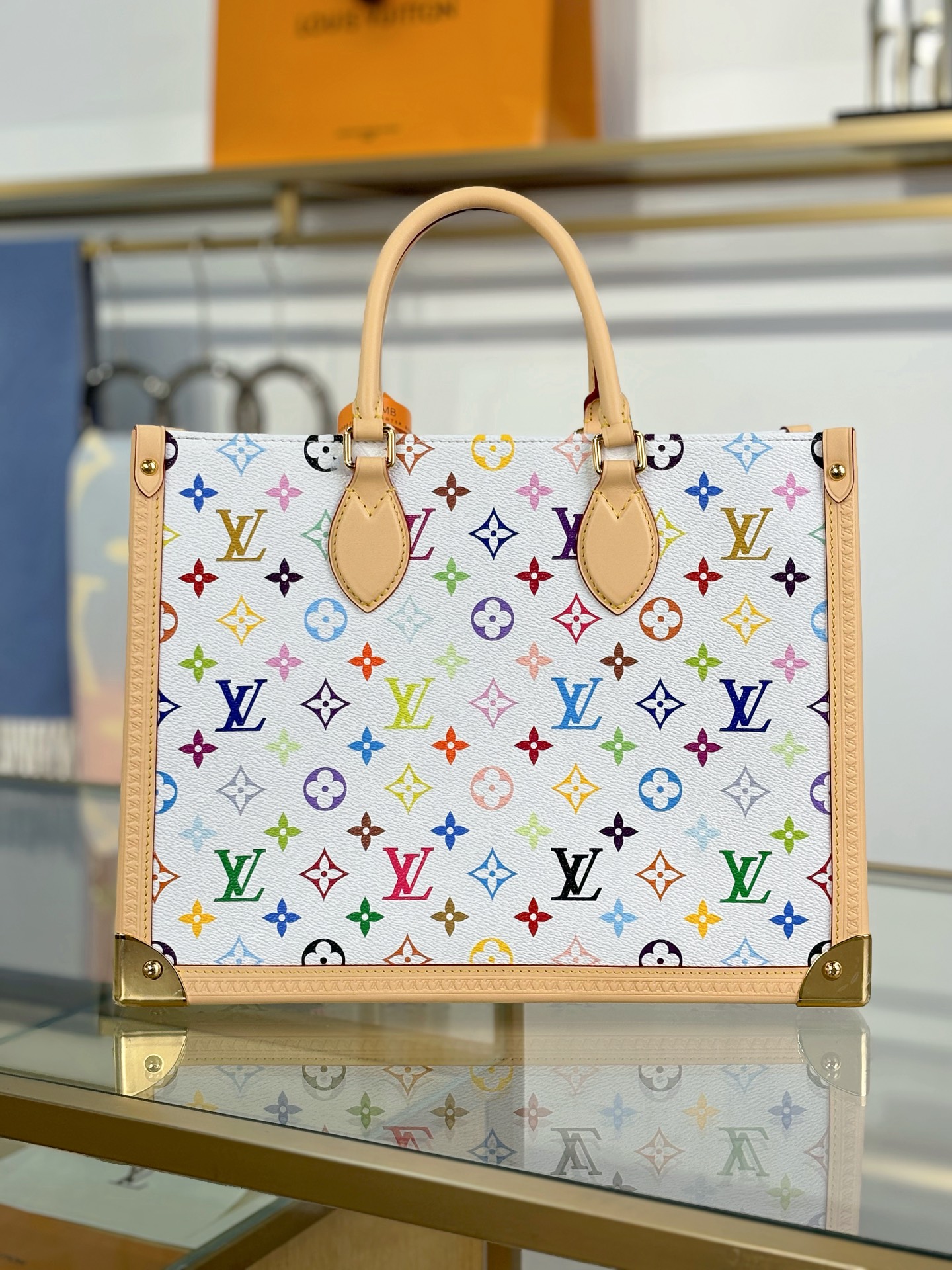 【特级MB163c芯片版原厂皮】
 x TM ONTHEGO 中号手袋
型号：M13079白色
材料：A