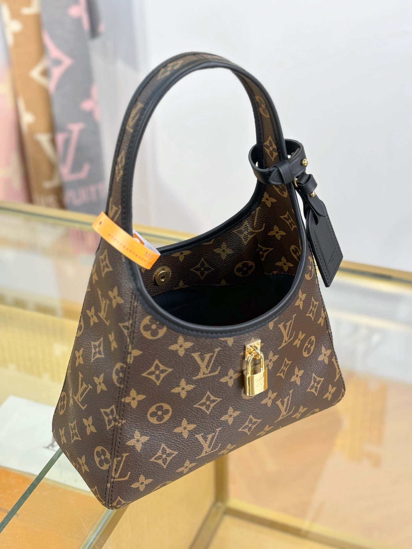 【特级MB163c芯片版原厂皮】
The Drop 小号手袋
型号：M12940黑色
材料：A级全钢五金