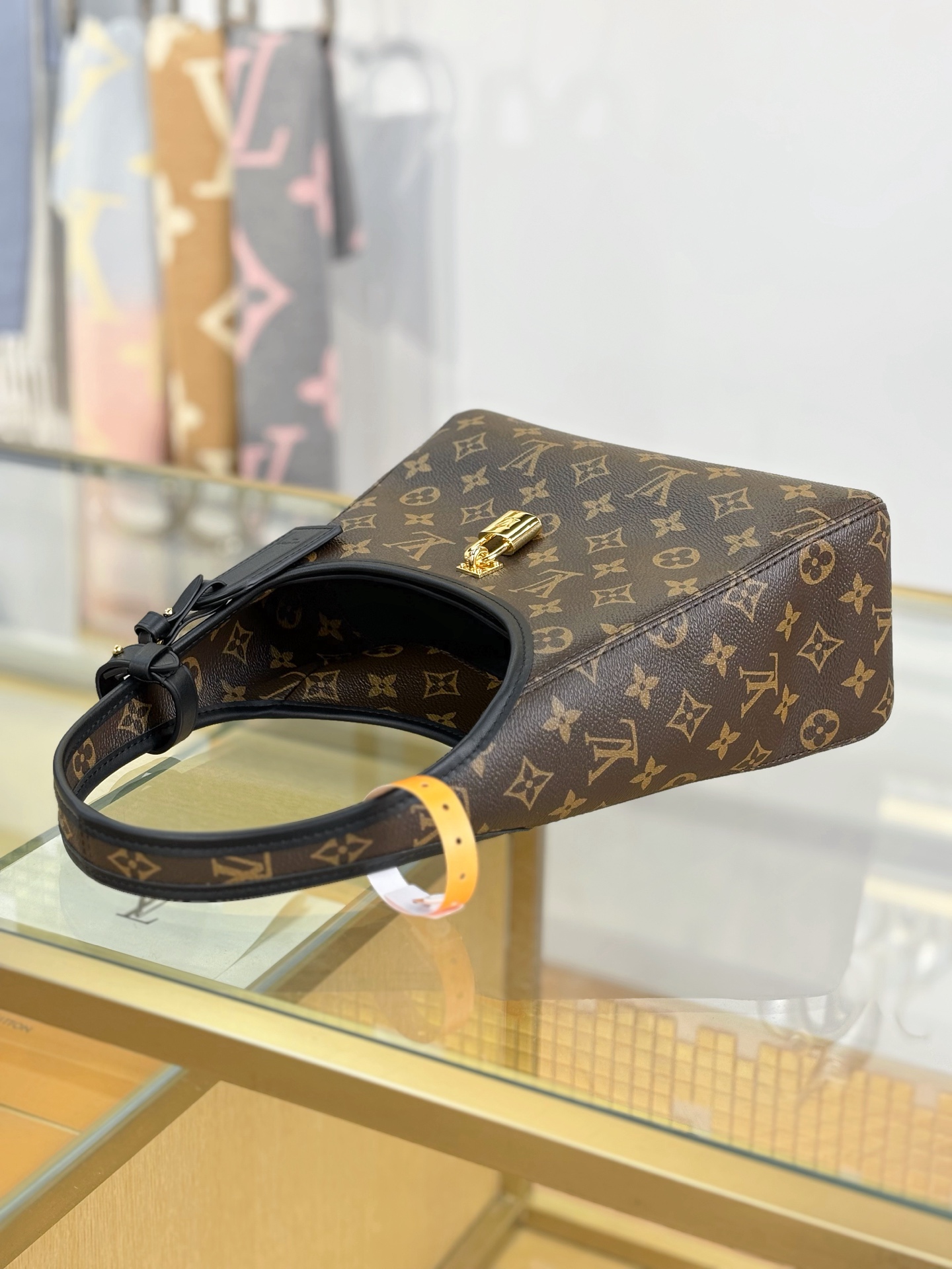【特级MB163c芯片版原厂皮】
The Drop 小号手袋
型号：M12940黑色
材料：A级全钢五金