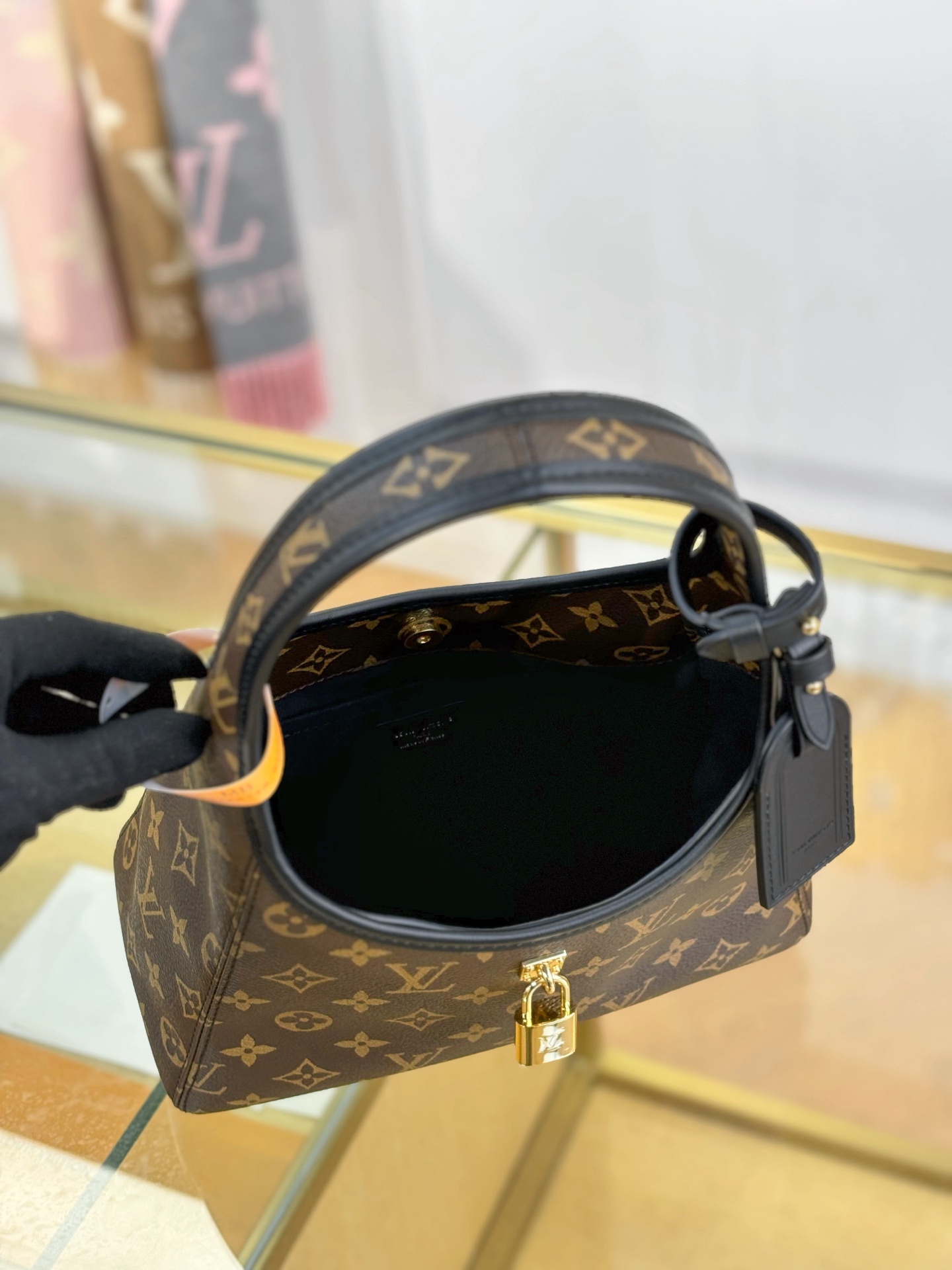 【特级MB163c芯片版原厂皮】
The Drop 小号手袋
型号：M12940黑色
材料：A级全钢五金