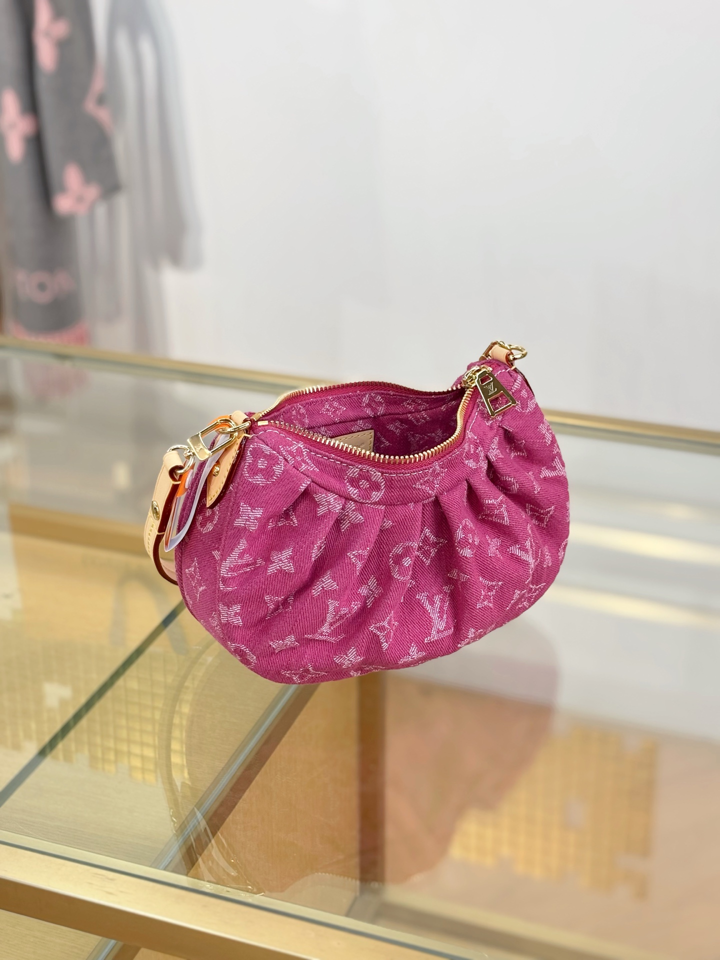 【特级MB163c芯片版原厂皮】 POCHETTE VALLEY 手袋 型号：M28327枚红色 材料：A级全钢五金，进