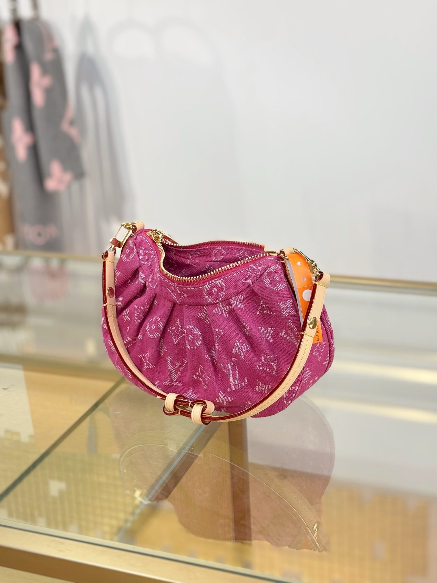 【特级MB163c芯片版原厂皮】 POCHETTE VALLEY 手袋 型号：M28327枚红色 材料：A级全钢五金，进