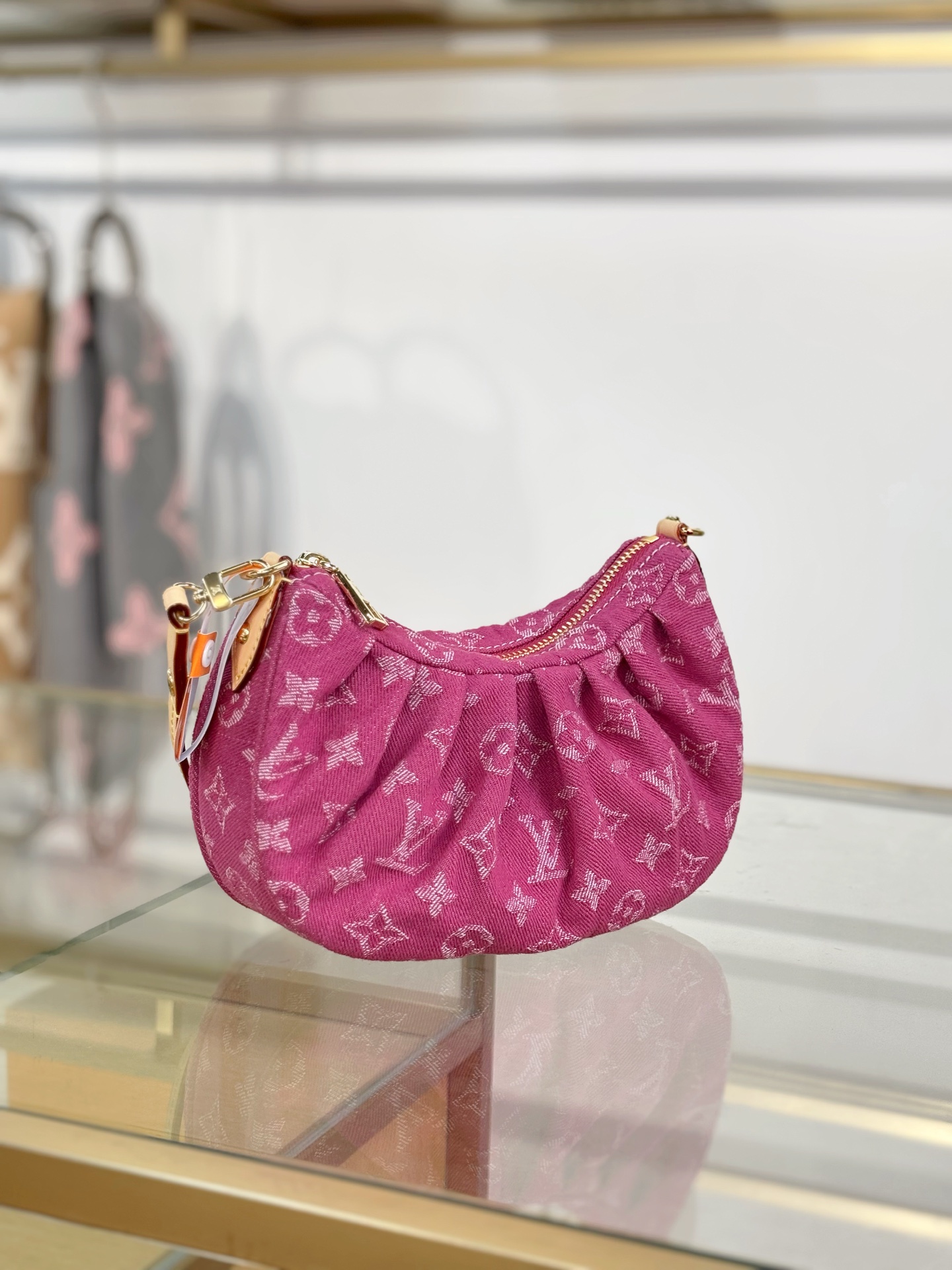 【特级MB163c芯片版原厂皮】 POCHETTE VALLEY 手袋 型号：M28327枚红色 材料：A级全钢五金，进