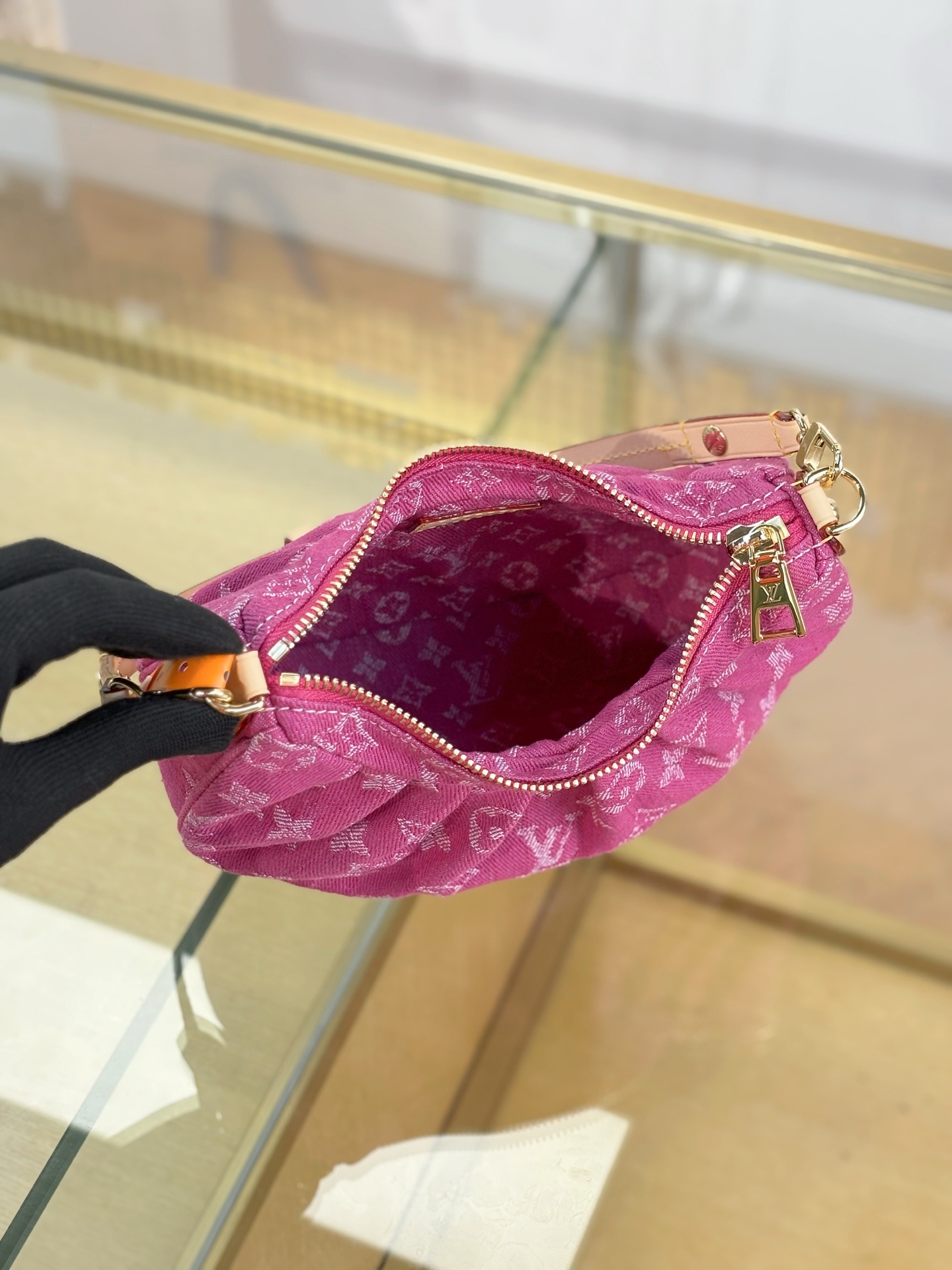 【特级MB163c芯片版原厂皮】 POCHETTE VALLEY 手袋 型号：M28327枚红色 材料：A级全钢五金，进